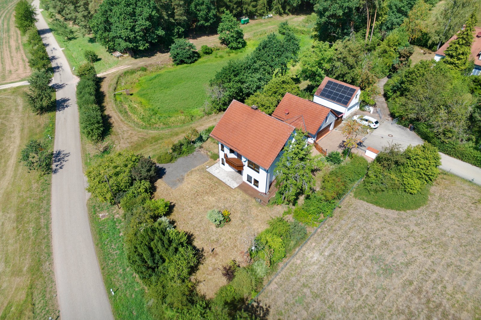 Provisionsfrei: Ein Zuhause im Grünen - Attraktives Landhaus mit Einliegerwohnung in idyllischer Ortsrandlage von Haundorf