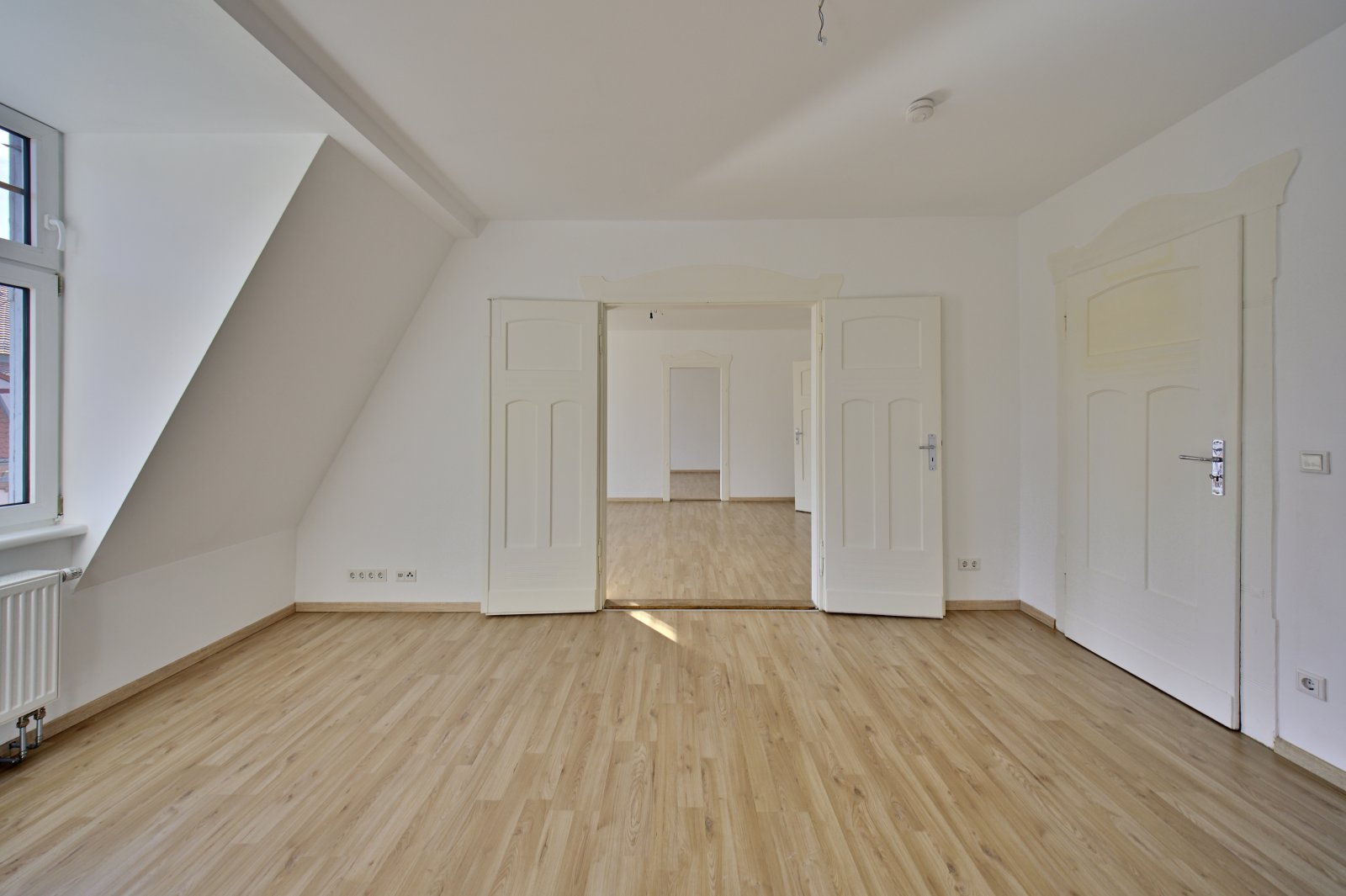 Provisionsfrei: Bezugsfreie & Sanierte Denkmal-Rarität - 5-Zimmer-Wohnung in Nürnberg St. Leonhard