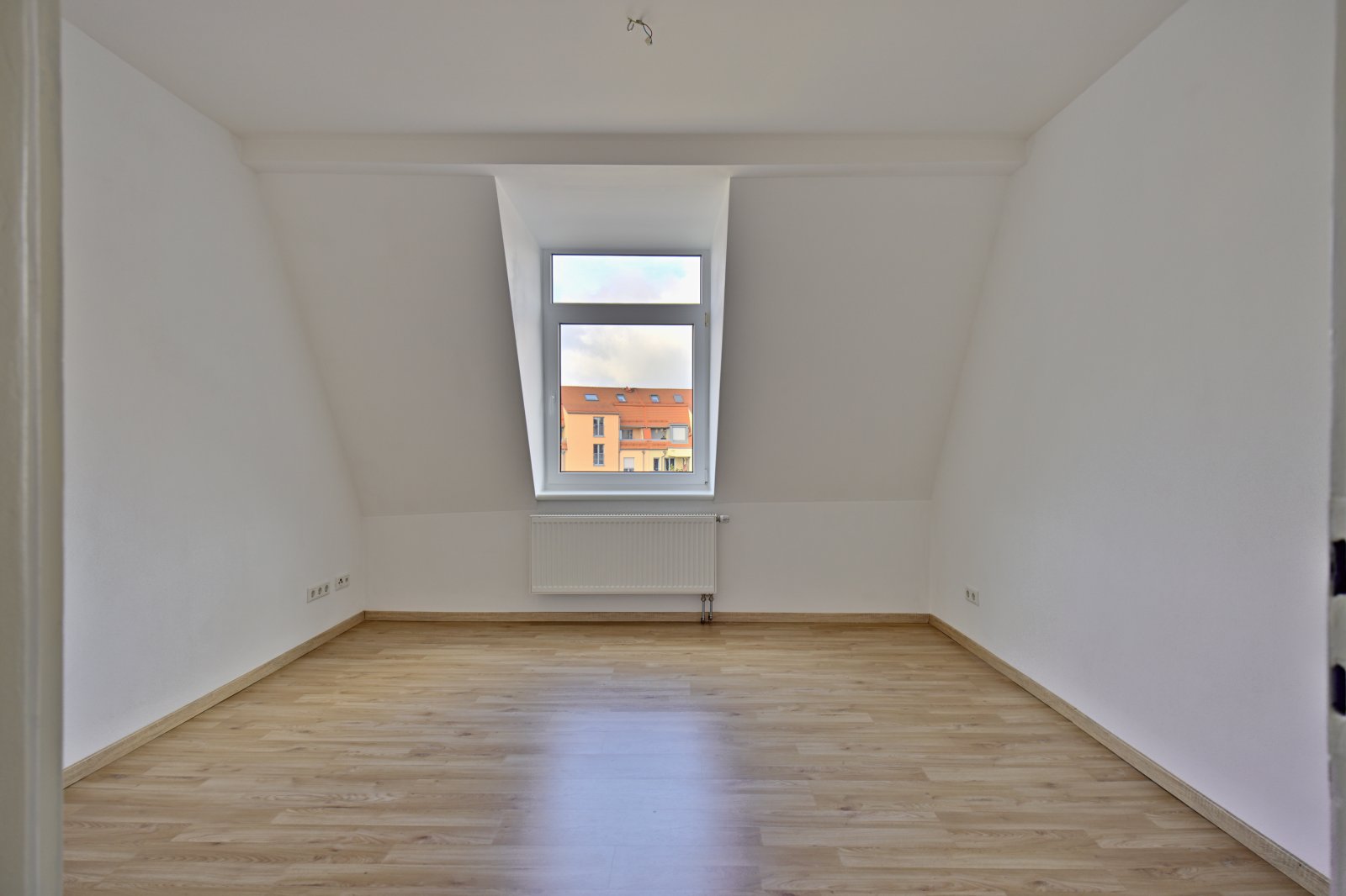 Provisionsfrei: Bezugsfreie & Sanierte Denkmal-Rarität - 5-Zimmer-Wohnung in Nürnberg St. Leonhard