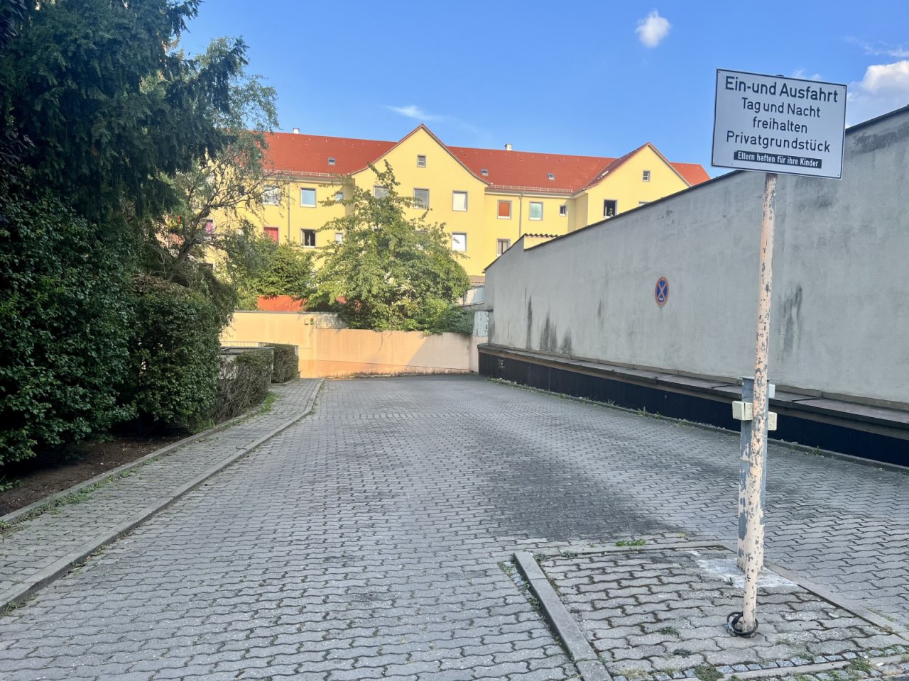 Zufahrt Zufahrt
