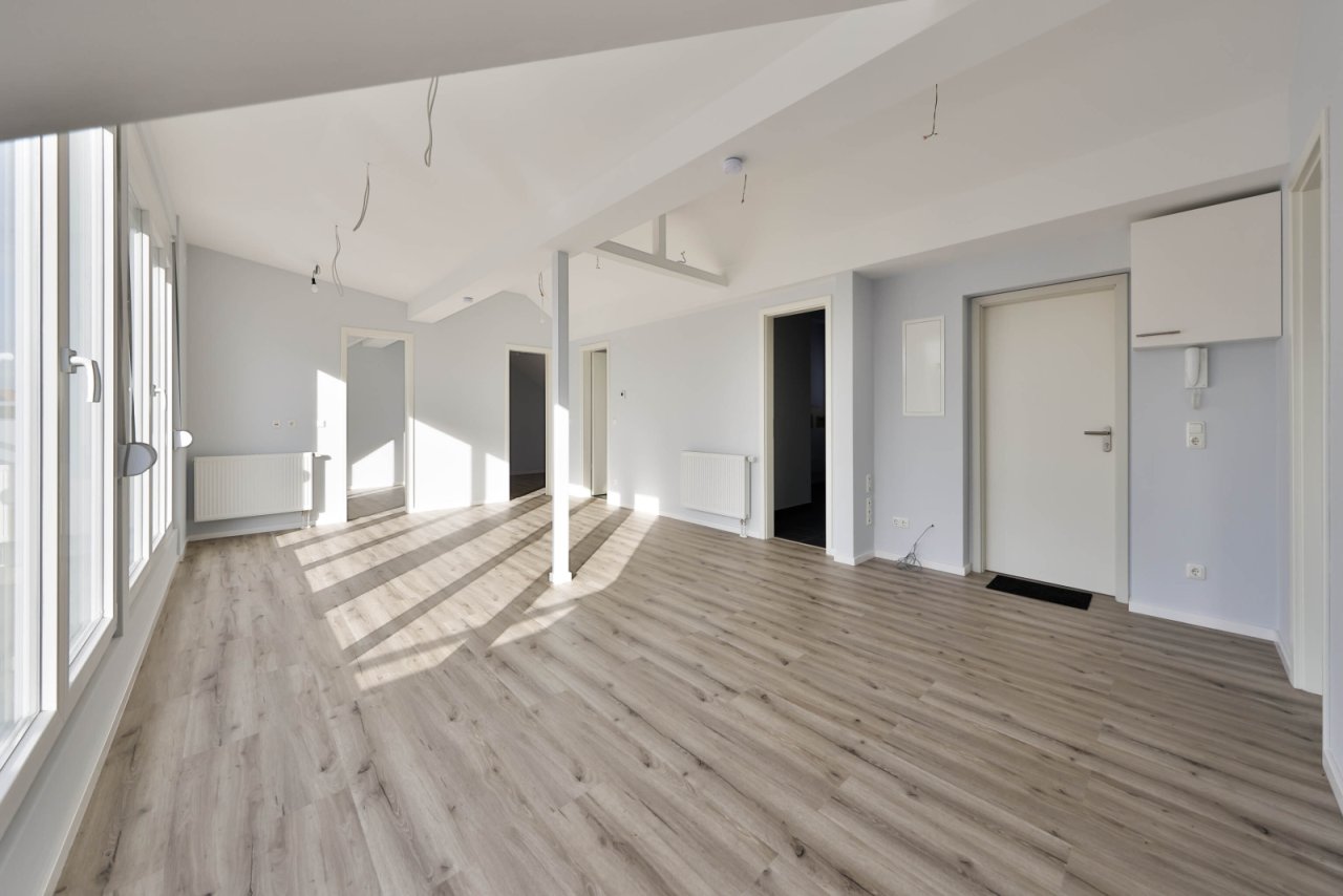 Wohnzimmer Blick zum Wohnungseingang Wohnzimmer Blick zum Wohnungseingang