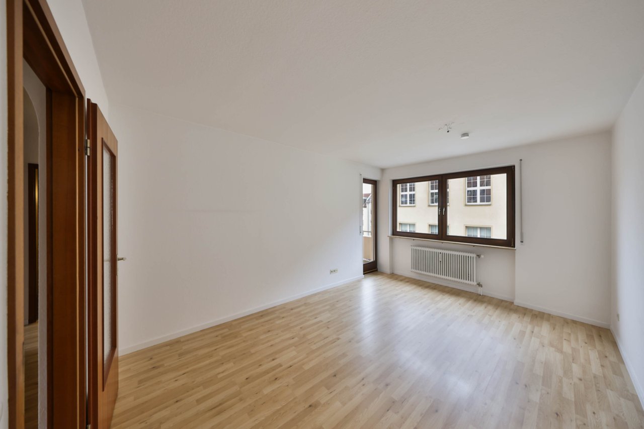 Geräumiges Wohnzimmer ... Geräumiges Wohnzimmer ...