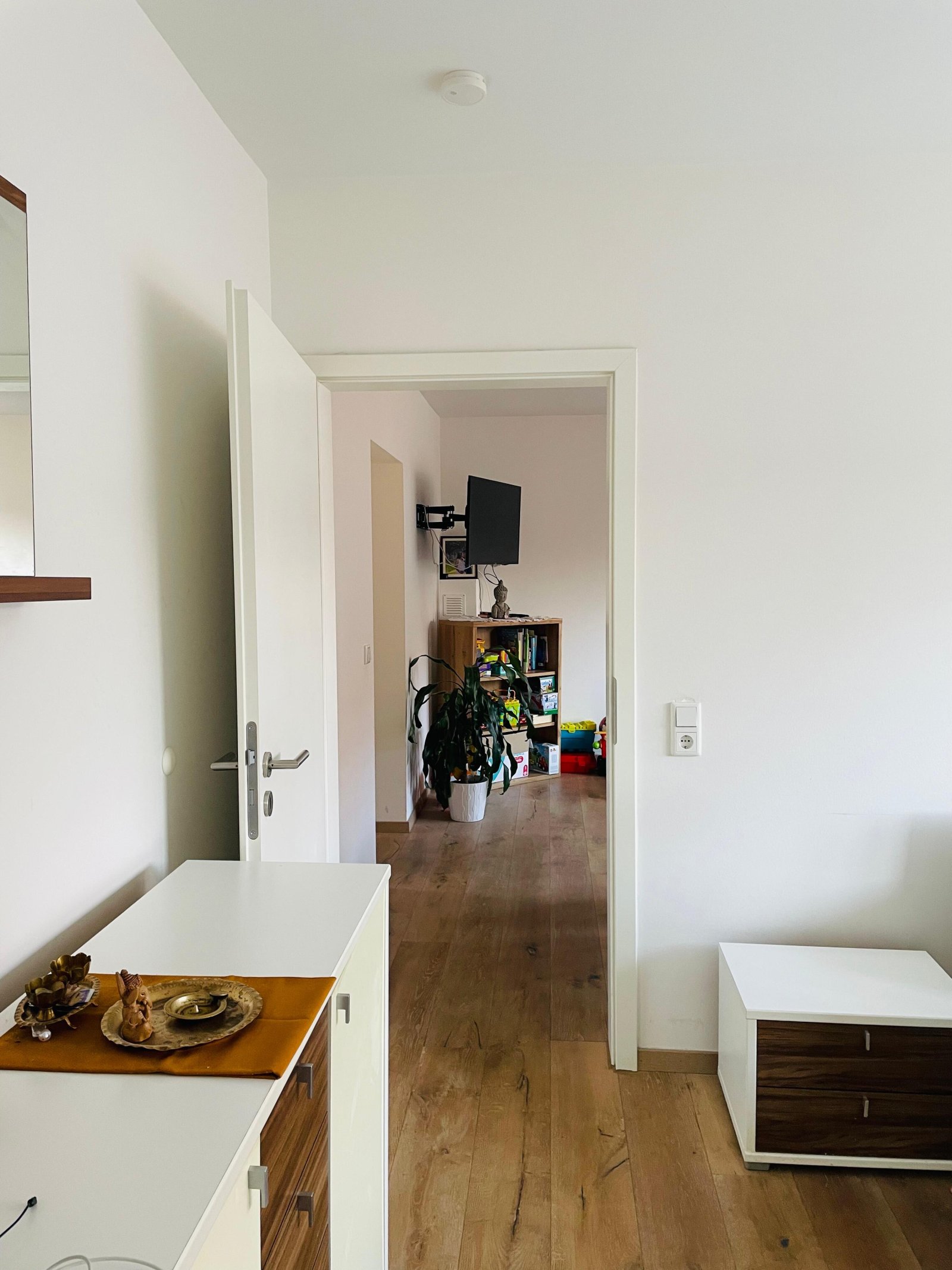 Schlafzimmer / Blick zum Wohnzimmer Schlafzimmer / Blick zum Wohnzimmer