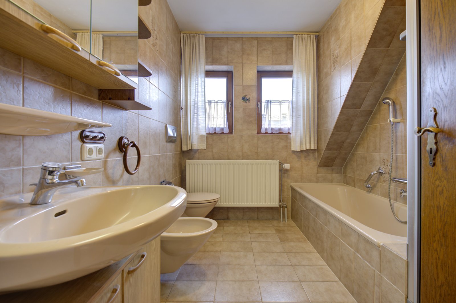 Tageslichtbad mit Wanne... 