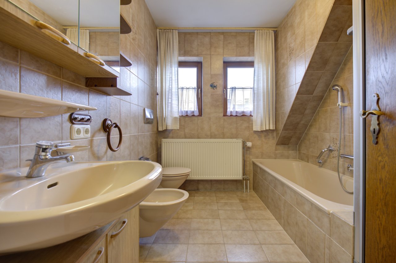 Tageslichtbad mit Wanne... 