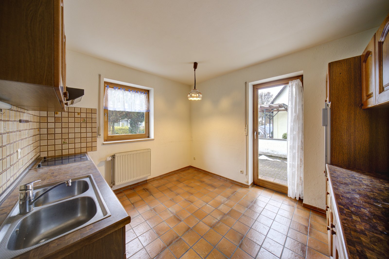 ... mit Zugang zum Hof. 