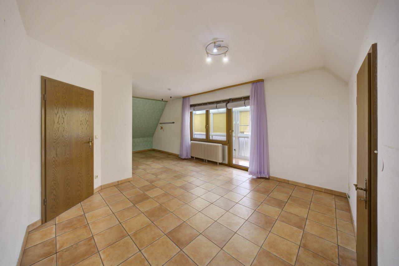 ... mit Zugang zum Balkon / Wintergarten.