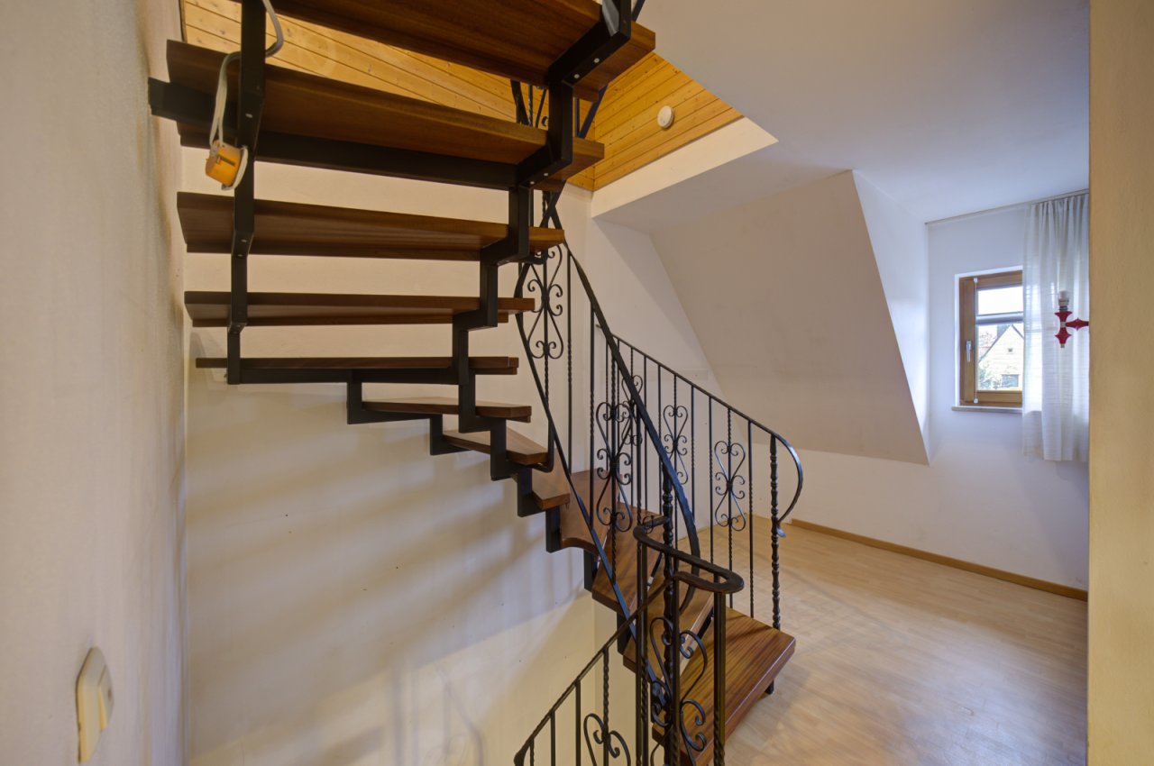 Treppe und Flur im Dachgeschoss