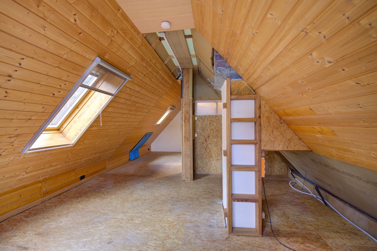 ... im Spitzboden des Hauses. 