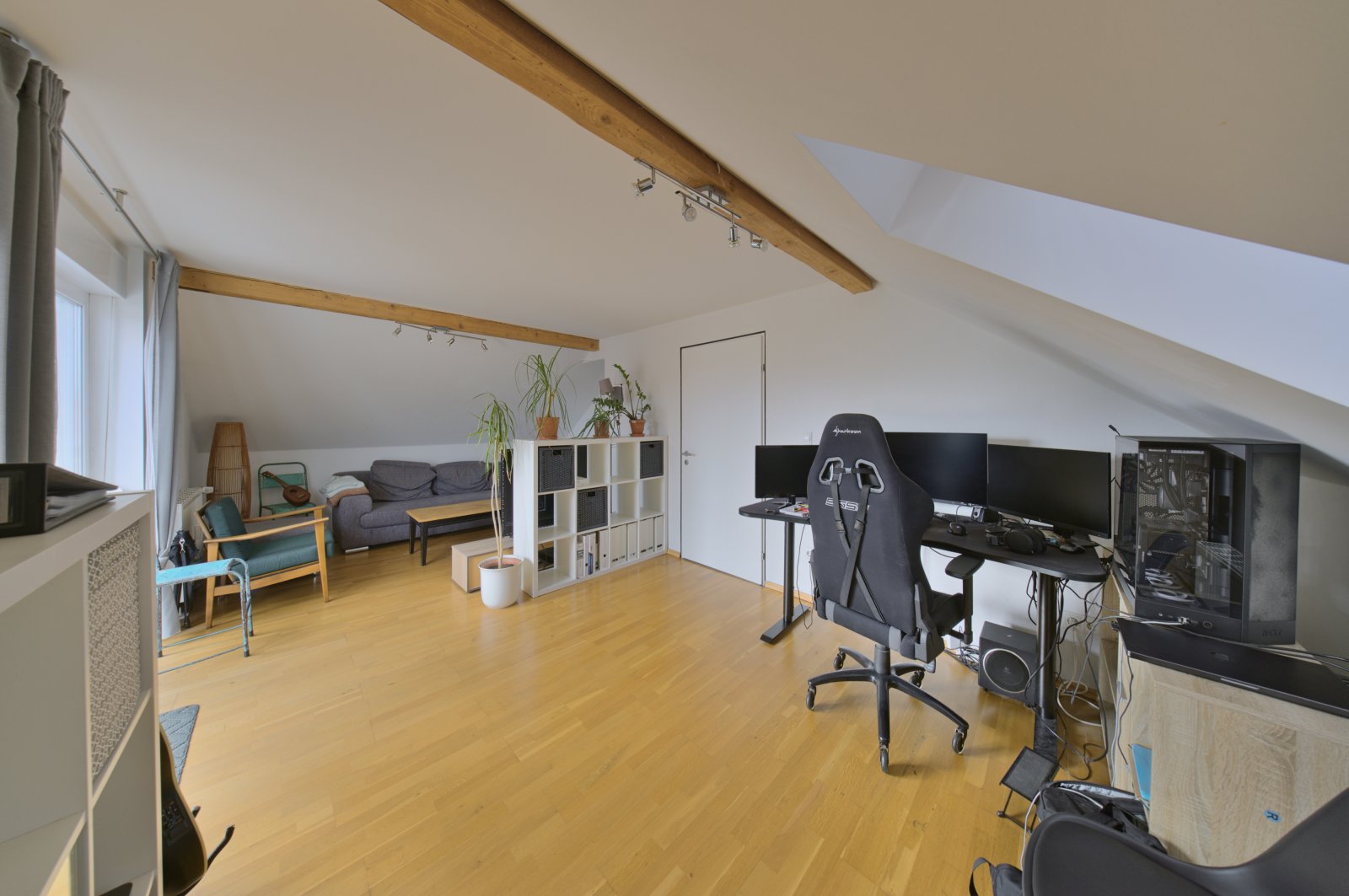 Geräumiges Wohnzimmer ... 