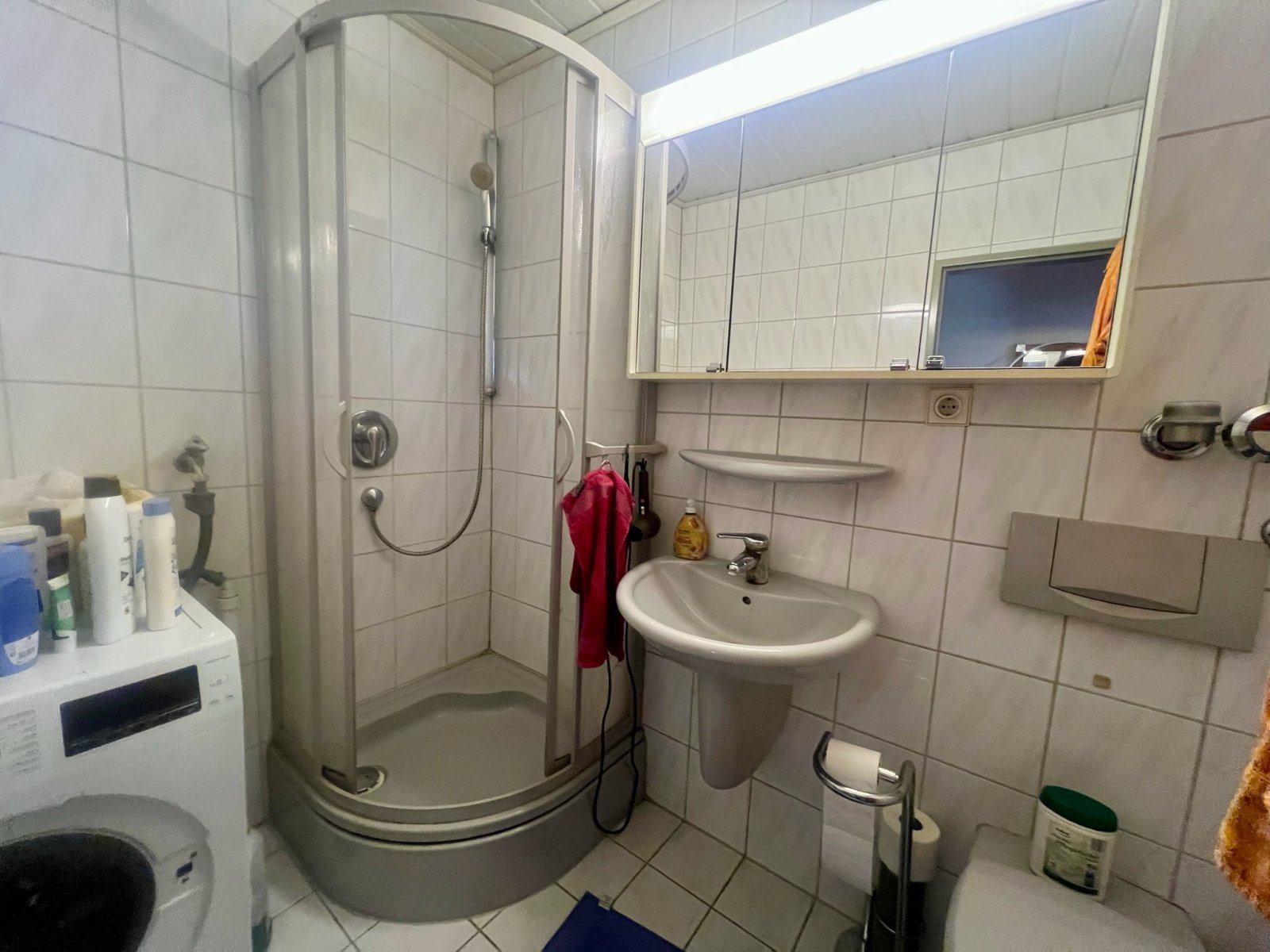 Bad mit Dusche ... Bad mit Dusche ...