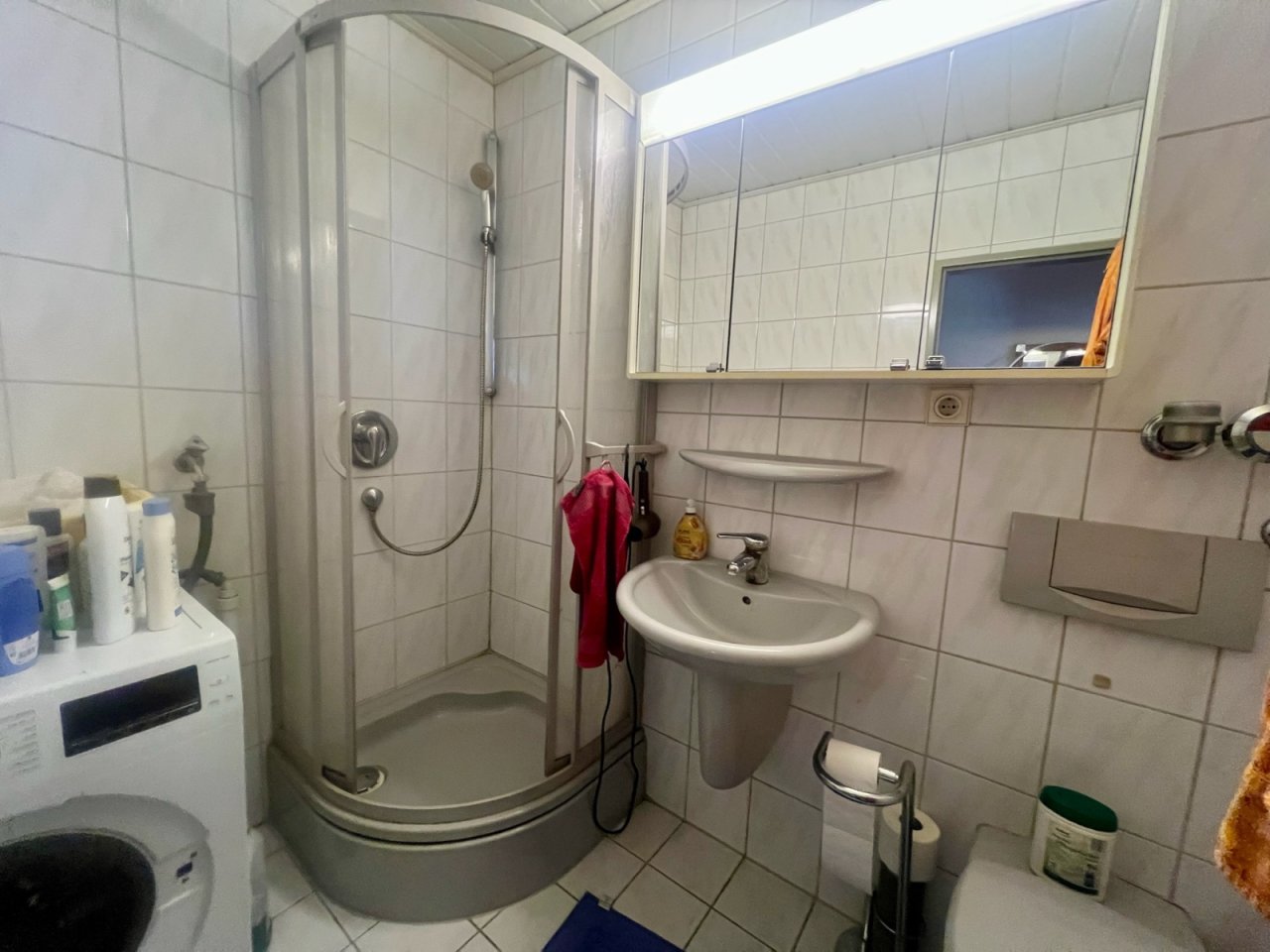 Bad mit Dusche ... Bad mit Dusche ...