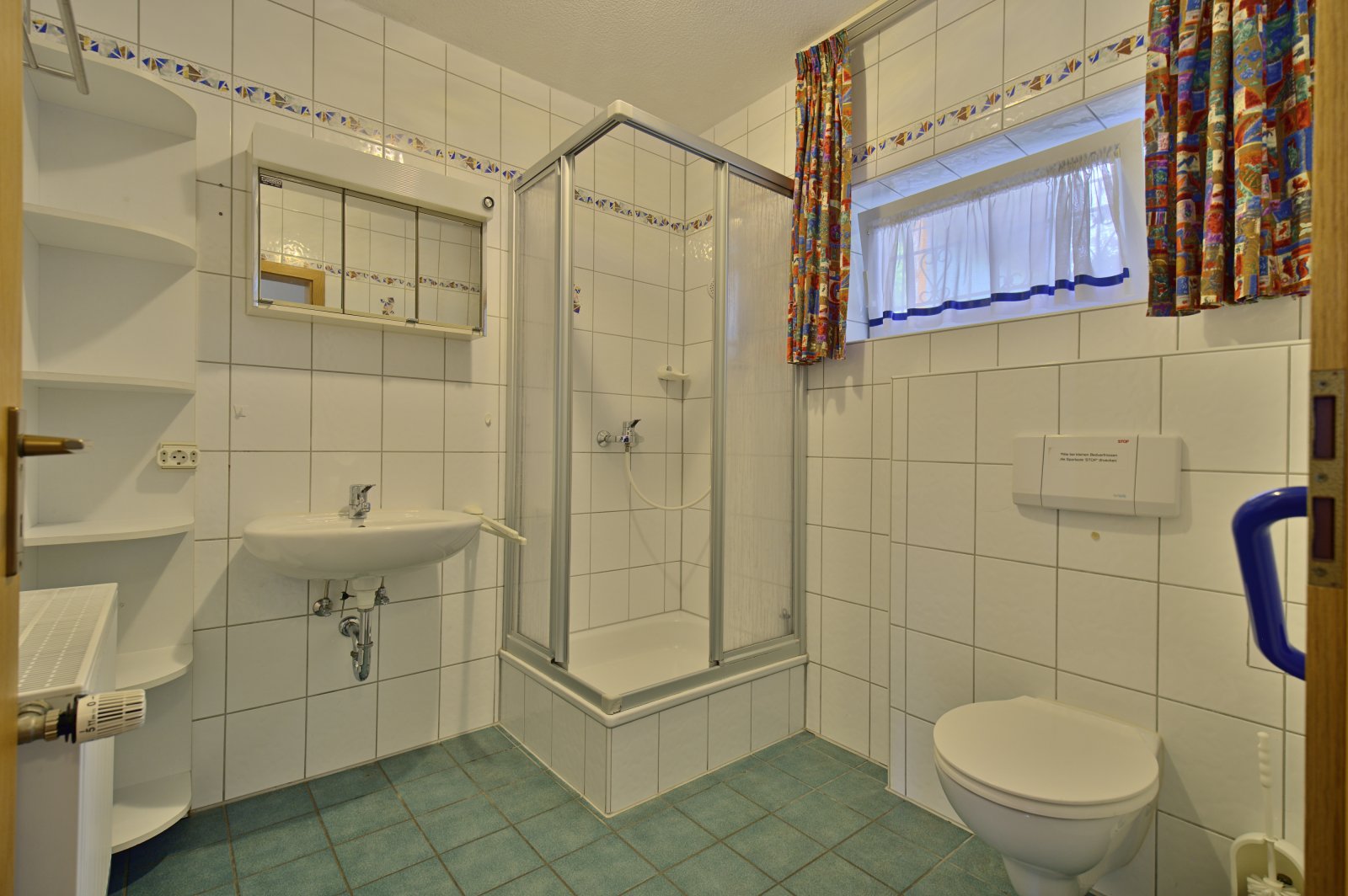 Einliegerwohnung: Tageslichtbad mit Dusche Einliegerwohnung: Tageslichtbad mit Dusche
