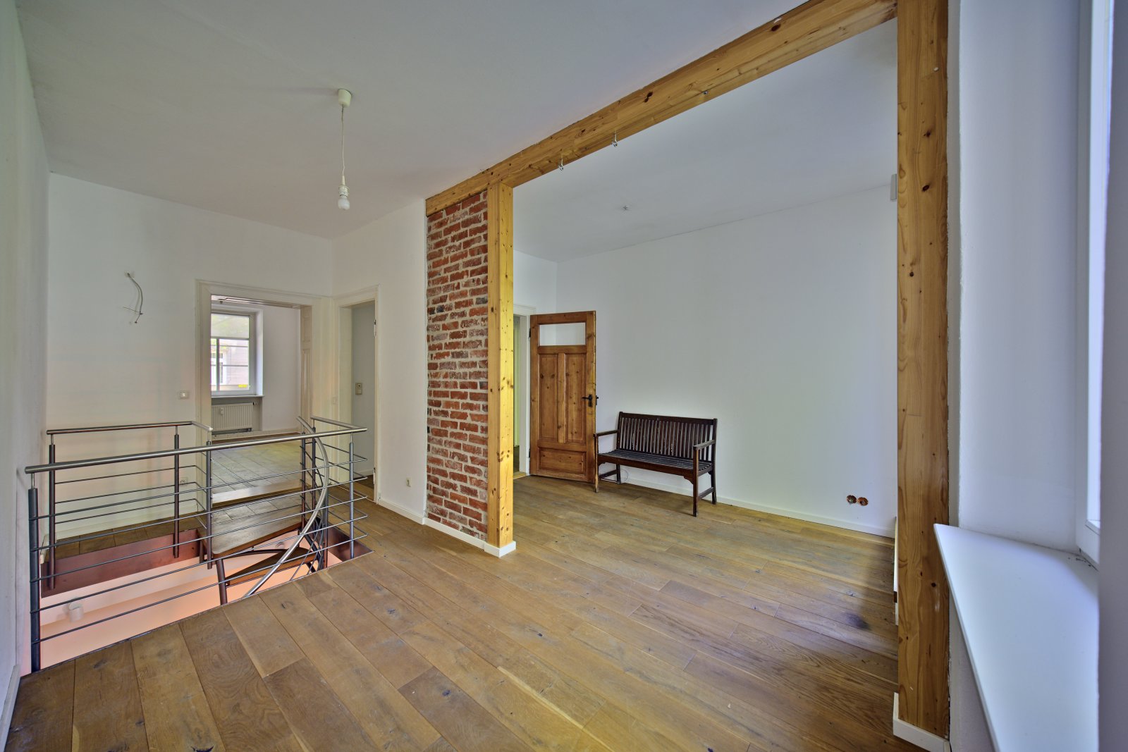 Offenes Galeriezimmer - der perfekte Ort für Ihren Arbeitsplatz ... Offenes Galeriezimmer - der perfekte Ort für Ihren Arbeitsplatz ...