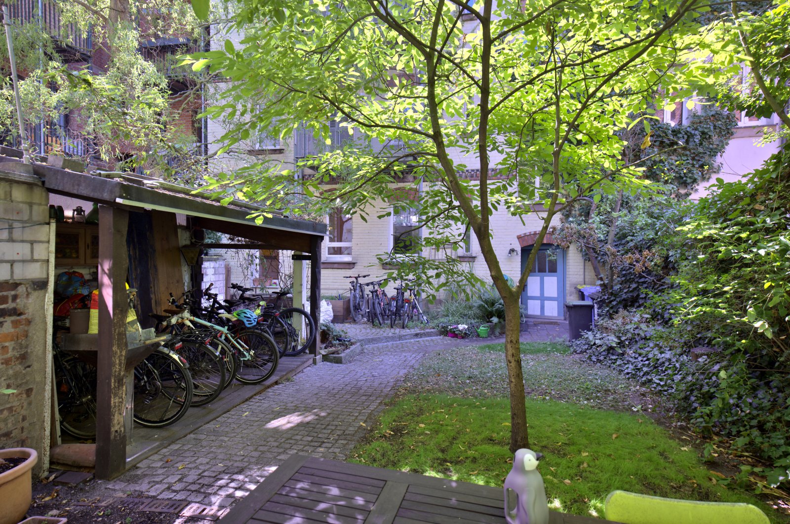 ... im Innenhof des Hauses. ... im Innenhof des Hauses.