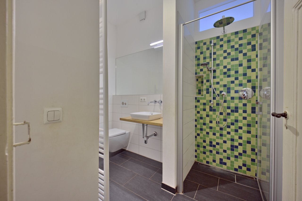 ... mit bodengleicher Dusche. ... mit bodengleicher Dusche.