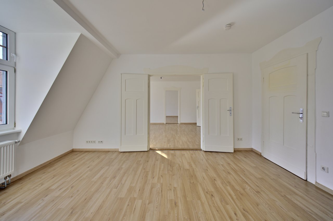 Schlafzimmer mit stilvollen Flügeltüren Schlafzimmer mit stilvollen Flügeltüren